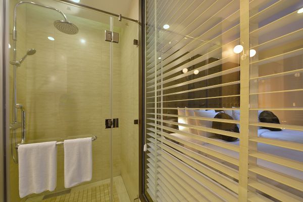 PARADISE SUITES HOTEL (Hạ Long)